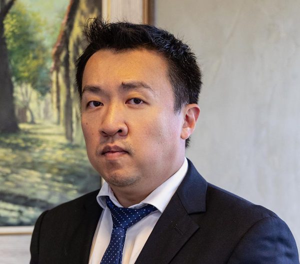 Jonas Okada, advogado e sócio fundador do escritório